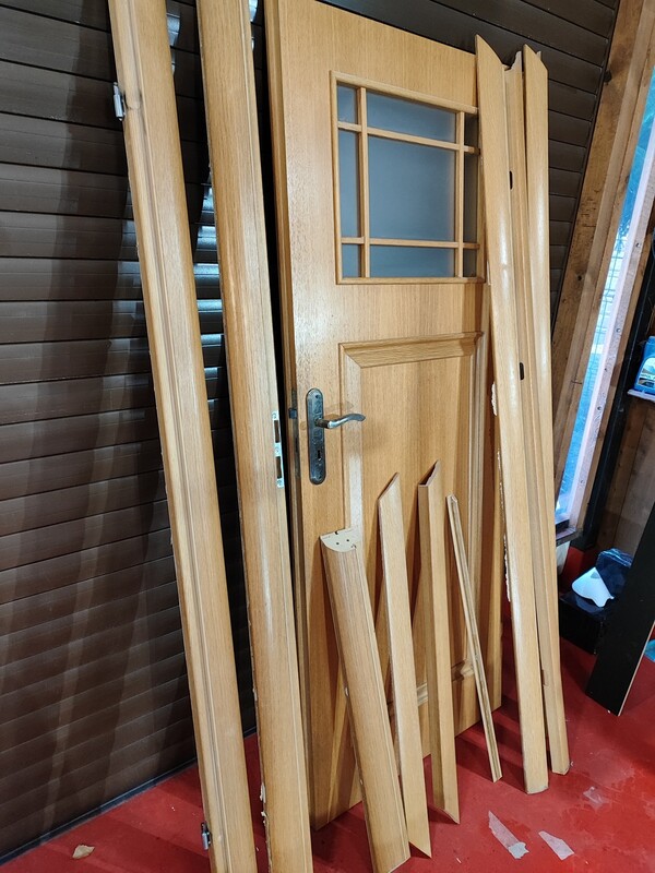 Elbląg Sprzedam drzwi wewnętrzne prawe wysokość 203 cm, szerokość 80 cm okleina dębowa. Cena 200 zł