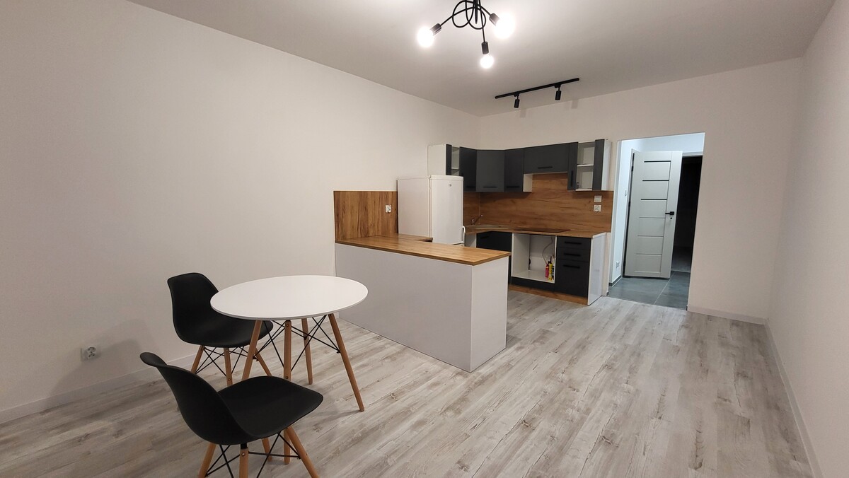 Elbląg KWADRAT NIERUCHOMOŚCI3 pokojeparterbalkonpo generalnym remoncieblok - media z miasta