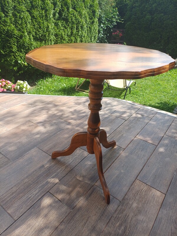 Elbląg Sprzedam stolik kawowy, używany.
Wymiary; szerokość blatu ok 61cm, wysokość ok. 73cm.
Stan jak na foto.