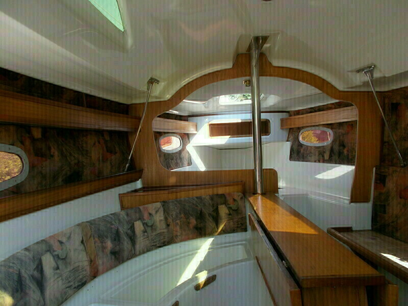 Elbląg SPORTINA 760 - Delphia Yacht - Stocznia Olecko; łódka posiada silnik stacjonarny Yanmar 1GM10 diesel, spalanie