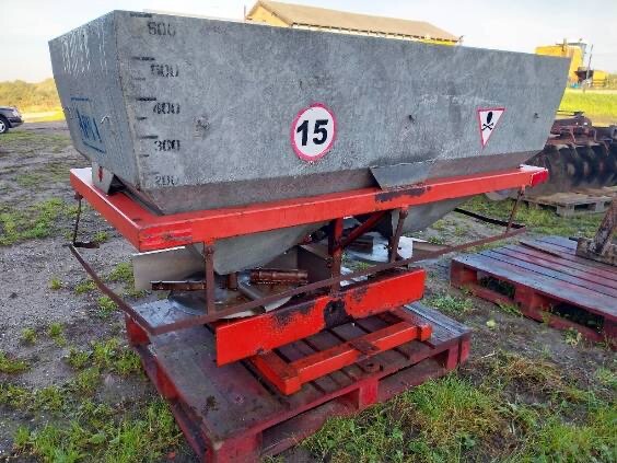 Elbląg Sprzedam rozsiewacz nawozów abra 600kg z wałkiem, w bardzo dobrym stanie. Cena: 1600 zł Proszę o kontakt
