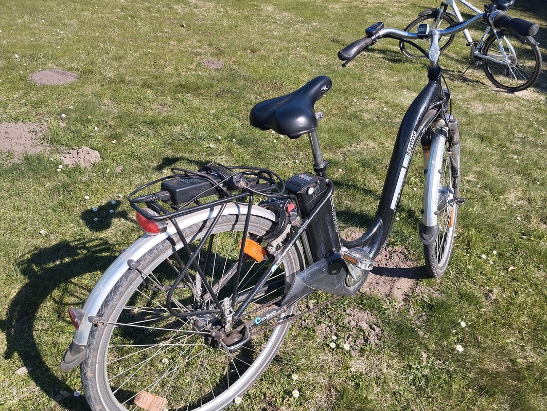 Elbląg Rower City Star ze wspomaganiem elektrycznym
Damka na dużych kołach
Zasilacz w komplecie
Bardzo wygodny
5