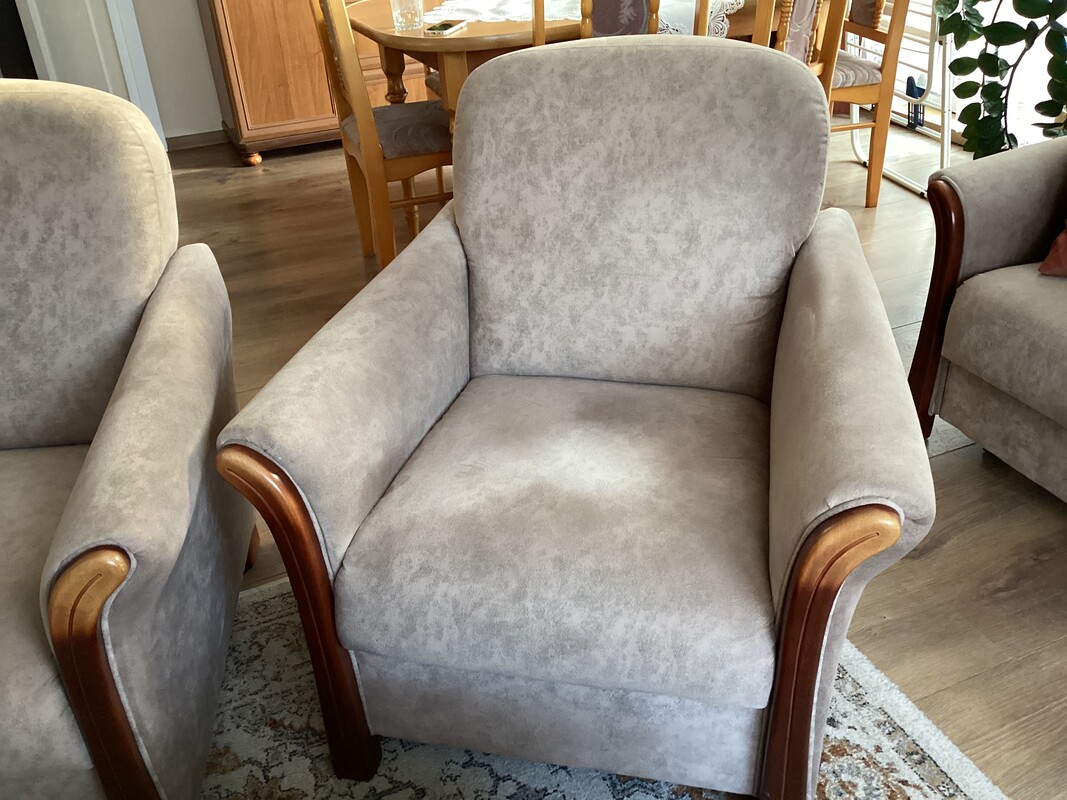 Elbląg Z powodu wyjazdu sprzedam elegancki zestaw wypoczynkowy, który równie dobrze może stanowić element wyposażenia