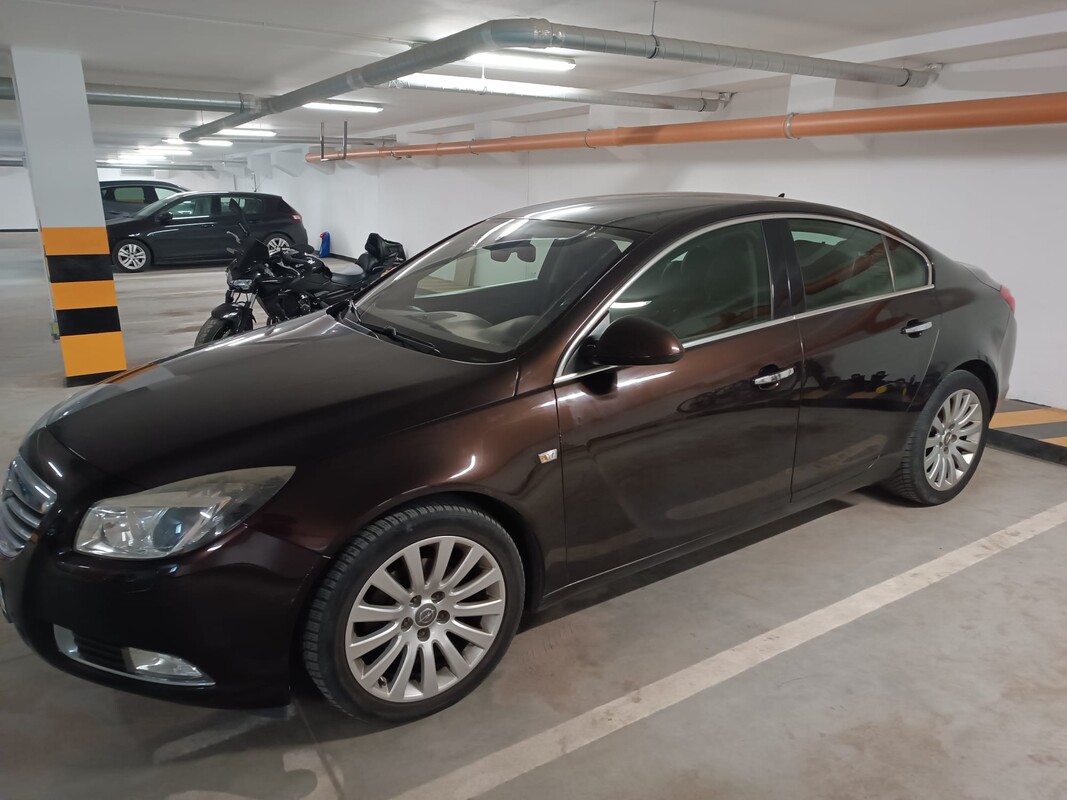 Elbląg OPEL INSIGNIA  z 2011 roku. 
Samochód w ciągłej eksploatacji. Niski przebieg - silnik i skrzynia biegów pracują