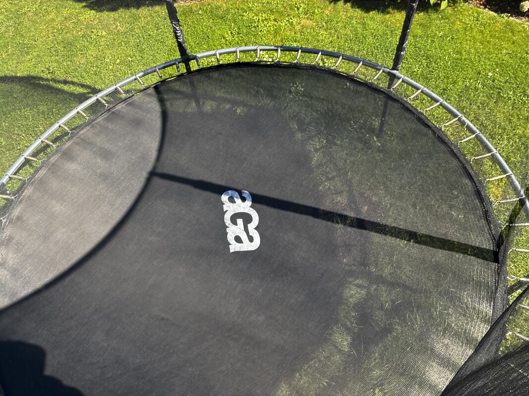 Elbląg Sprzedam trampolinę ogrodową 8ft - 250 cm. Kompletna, stan bardzo dobry. Cena do negocjacji.