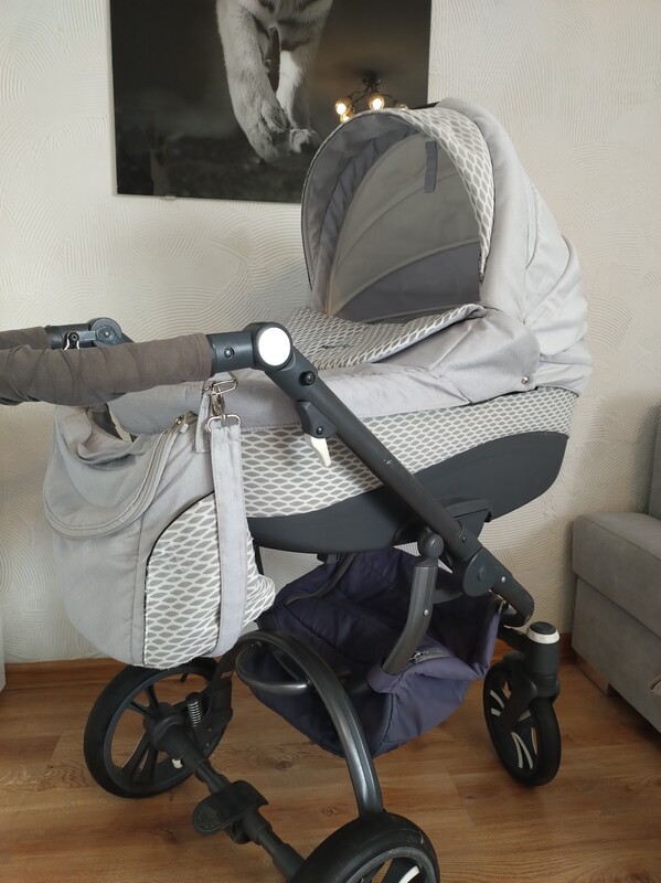 Elbląg Sprzedam wózek 3 w 1.
Cały zestaw jest czysty, opony są pompowane. 
Kolor pasuje dla chłopców i dziewczynek.