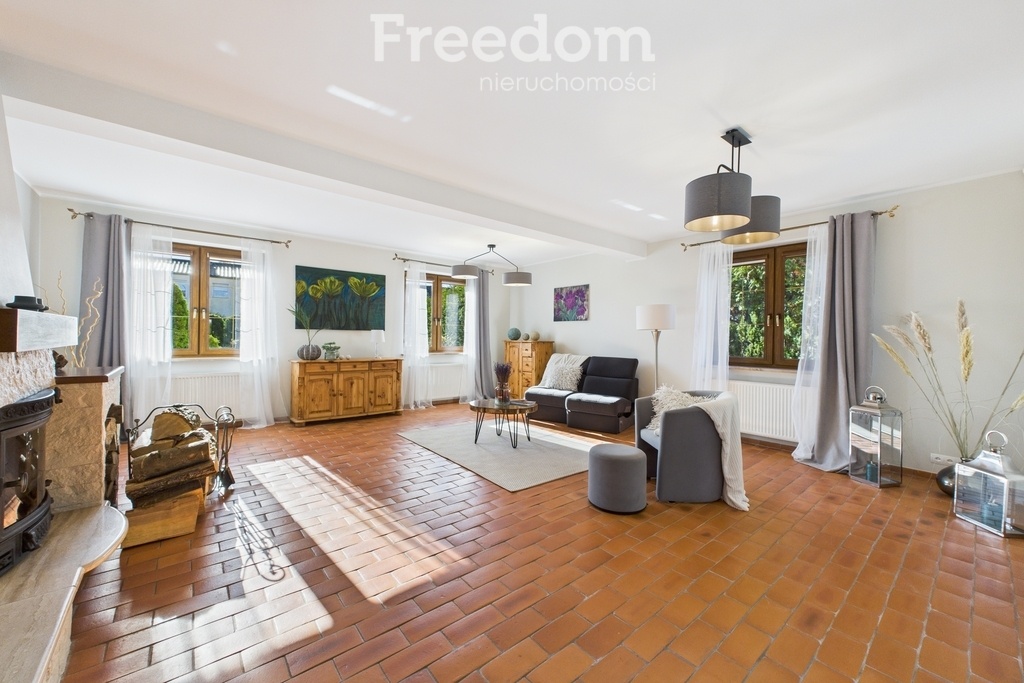 Elbląg FREEDOM NIERUCHOMOŚCISprzedam dom - Elbląg, Skierniewicka. Marzysz o życiu w spokojnej okolicy, ale z