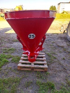 Elbląg Sprzedam: 
1.lejek do nawozów (czerwony) - 400 zł; 
2.pług czteroskibowy - 850 zł;
3.pług 3 skibowy - 600 zł;