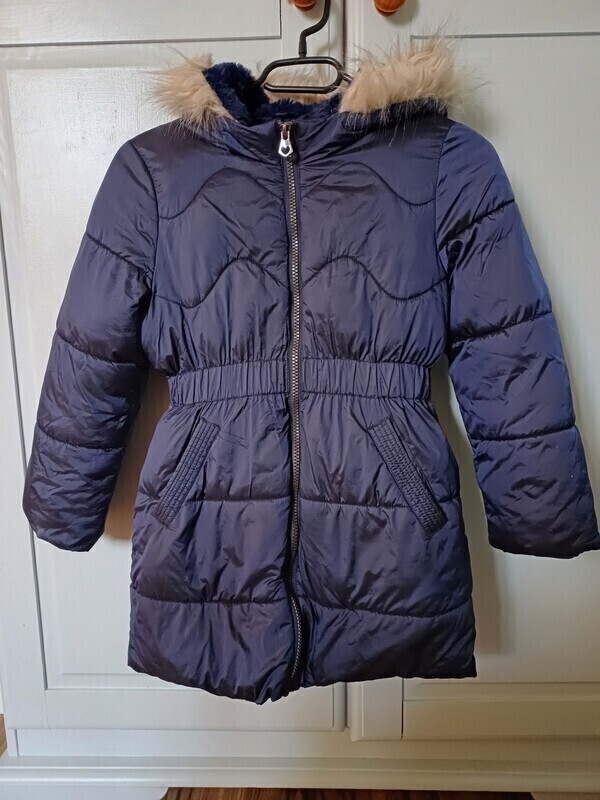 Elbląg Kurtka puchowa, w środku futerko, ciepła i lekka, firma Tu, rozmiar 122-128,7-8 lat, granatowa, połyskująca,