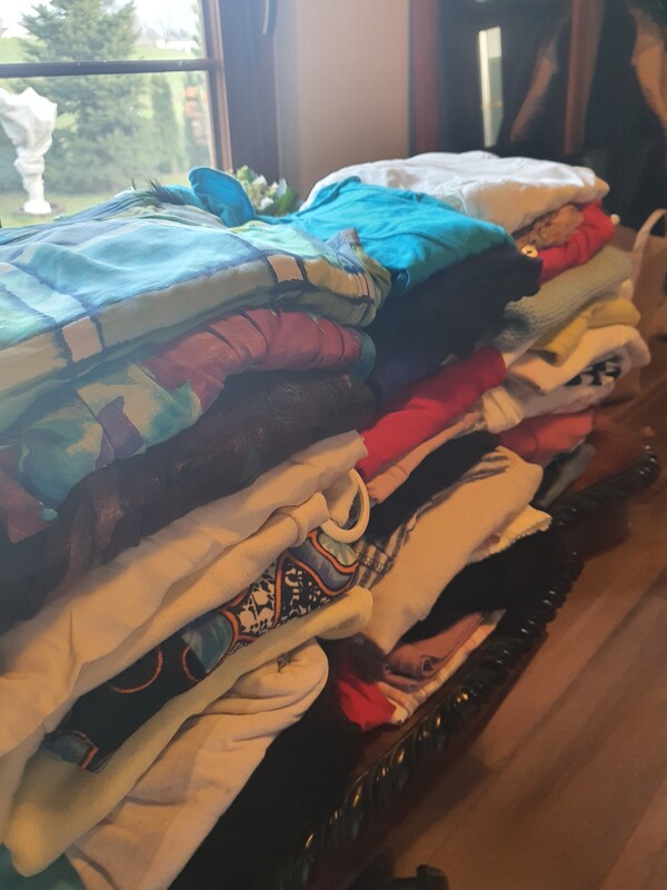 Elbląg Oddam duzo ciuszków na 160 wzrostu dla szczupłej panienki. Mile widziana kawa Jacobs zielona.