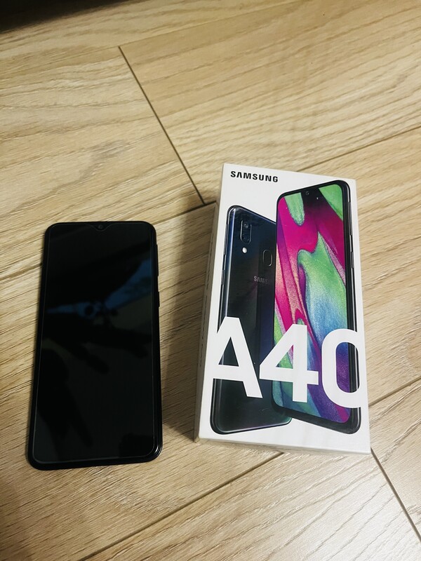 Elbląg Smartfon Samsung Galaxy A40 w bardzo dobrym stanie, mało użytkowany. Od nowości noszony w etui i ze szlem na