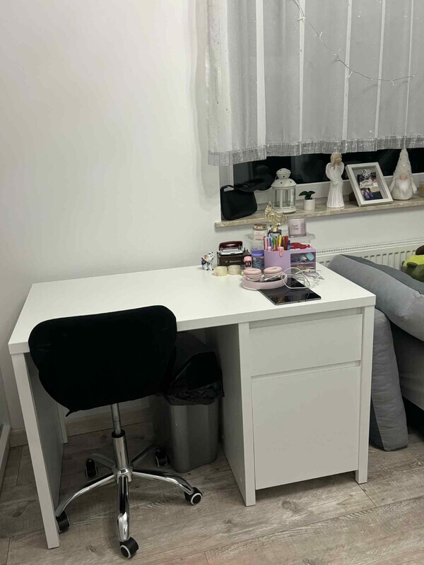 Elbląg Sprzedam nowe biurko dopiero złożone, ale rozmiar za duży. Nie pasuje do pokoju córki. cena w sklepie bleck red