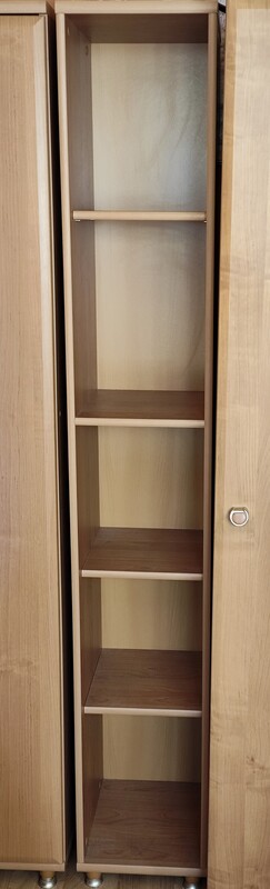 Elbląg Do sprzedania regał-słupek firmy Black Red White w stanie bardzo dobrym w kolorze olchy miodowej. 
system XXI,