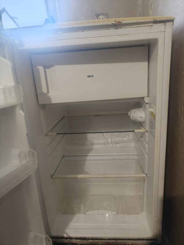 Elbląg Mam do sprzedania małą lodówkę Candy. .. stan dobry. .. na drzwiczkach lekkie zarysowanie. .. Bardzo oszczędna