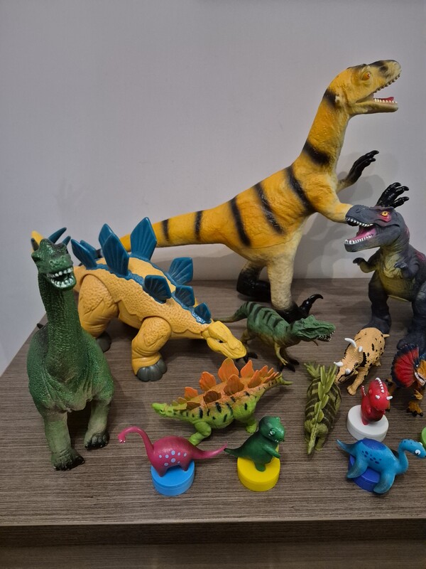 Elbląg Dinozaury, małe i duże, gumowe i plastikowe oraz pieczątki.