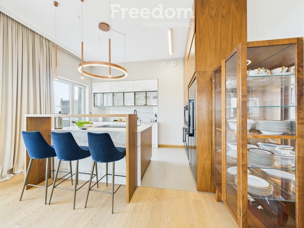 Elbląg FREEDOM NIERUCHOMOŚCIWynajmę mieszkanie - Elbląg, Królewiecka. Wyjątkowe 125 m² z tarasem 60 m² i dwoma