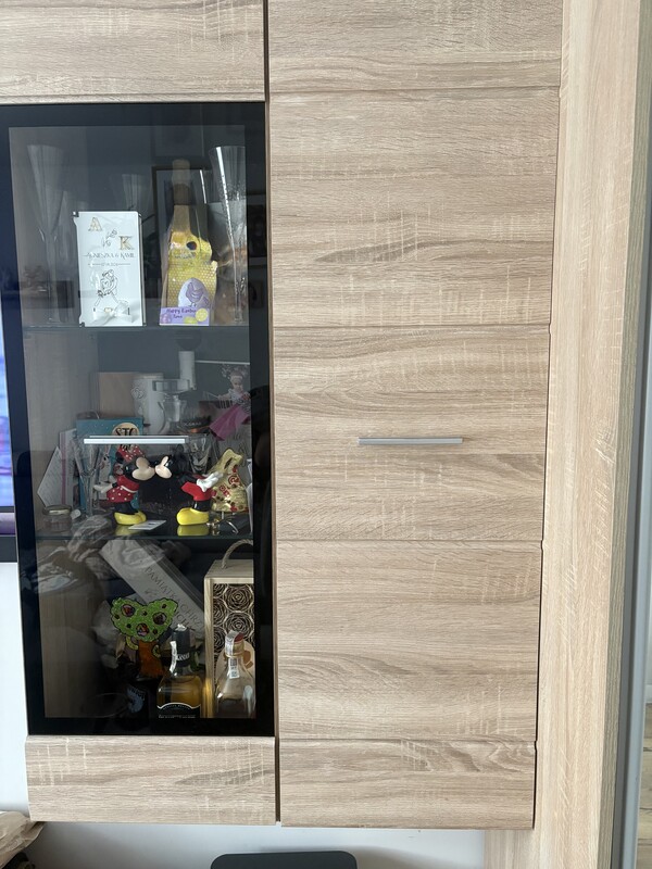 Elbląg Witam,
Na sprzedaż meble w kolorze dąb sonoma.
W skład zestawu wchodzą dwie RTV-ki (jedna osłonięte półeczki