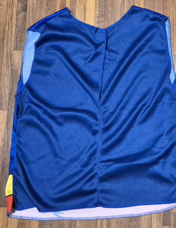Elbląg Bluzka/przebranie: Superman - 1 sztuka Rozmiar one size od 104 do 116. Po jednym dziecku, bluzka użyta tylko