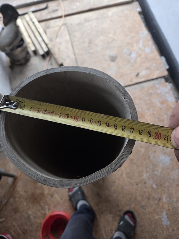 Elbląg Sprzedam tube z bardzo mocno sprasowanego papieru moze sluzyc Np. forma do betonu. Posiadam okolo 60sztuk