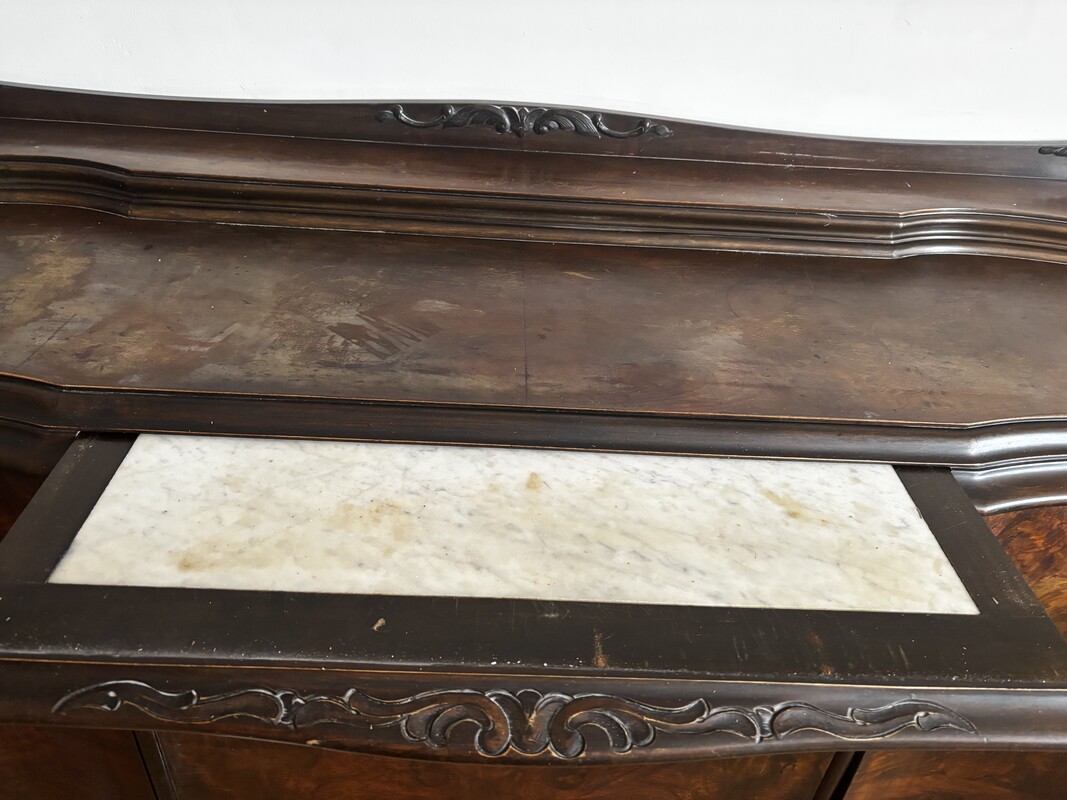 Elbląg Sprzedam serwantka, kredens, stół, dwa krzesła, żyrandol antyki. Wymaga wyceny.