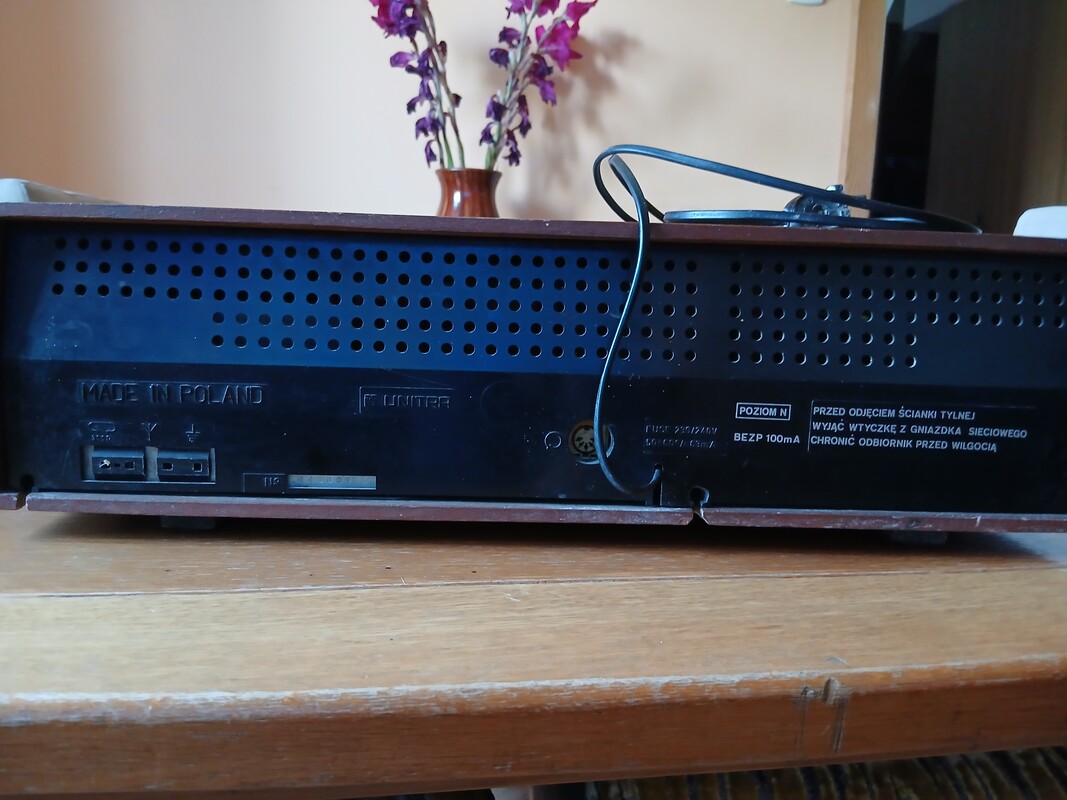 Elbląg STARE radio w bardzo dobrym stanie 270 zl