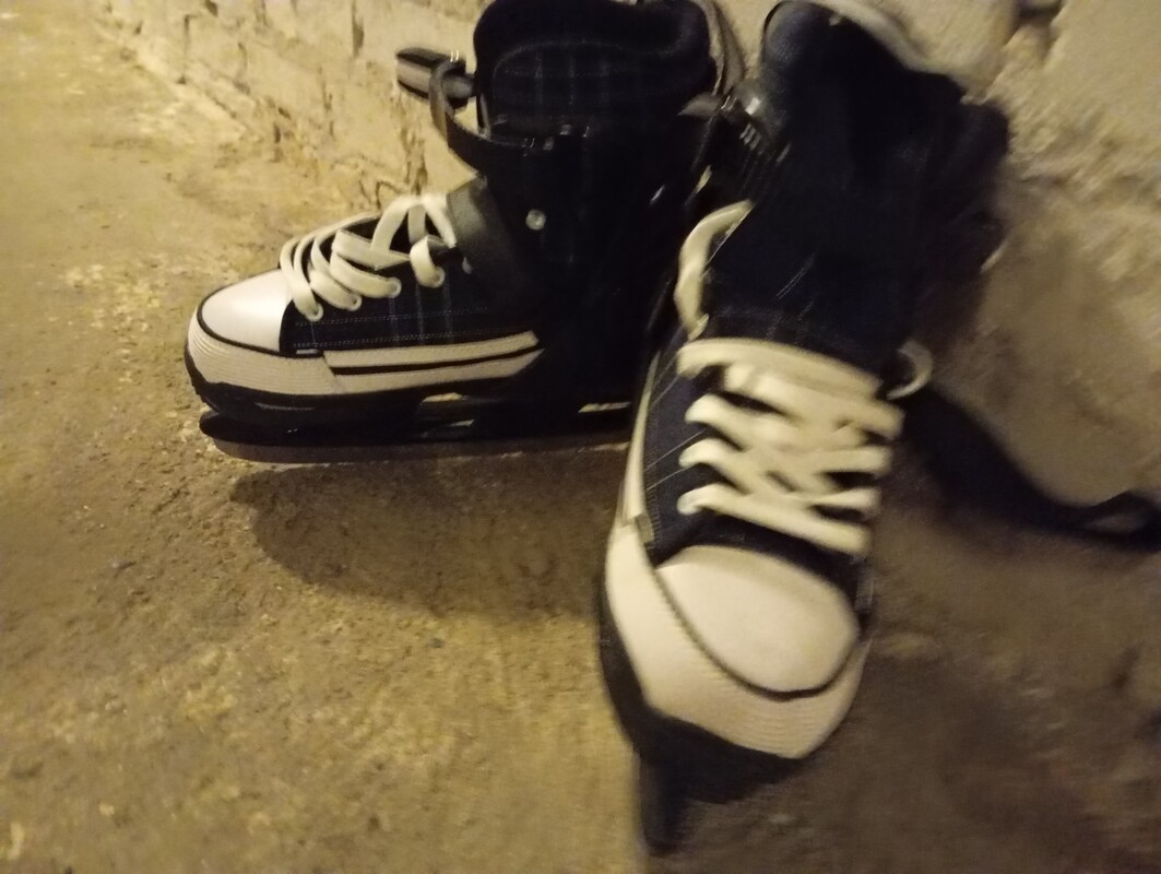 Elbląg Sprzedam łyżwy, rozm.37-40,używane kilka razy. Prezent urodziowy. Proszę o sms.