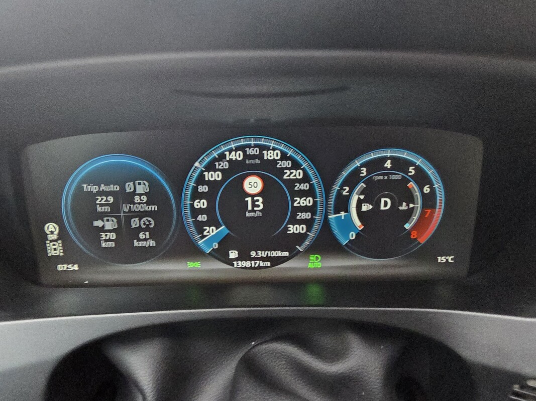 Elbląg Sprzedam mojego prywatnego Jaguara F-Pace w wersji R-Sport AWD z 2018 roku. Jest to elegancki SUV w kolorze