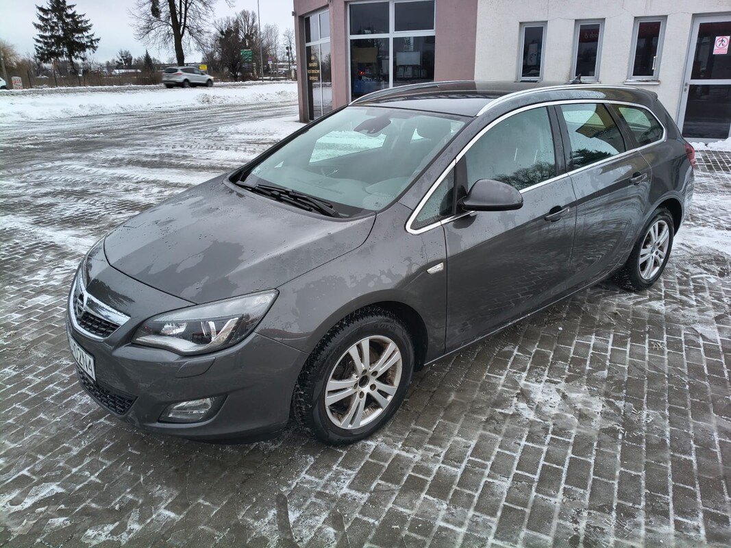 Elbląg Sprzedam Opla Astrę Sport Tourer z dynamicznym i oszczędnym silnikiem 2.0 CDTI o mocy 160 KM. Auto w bardzo