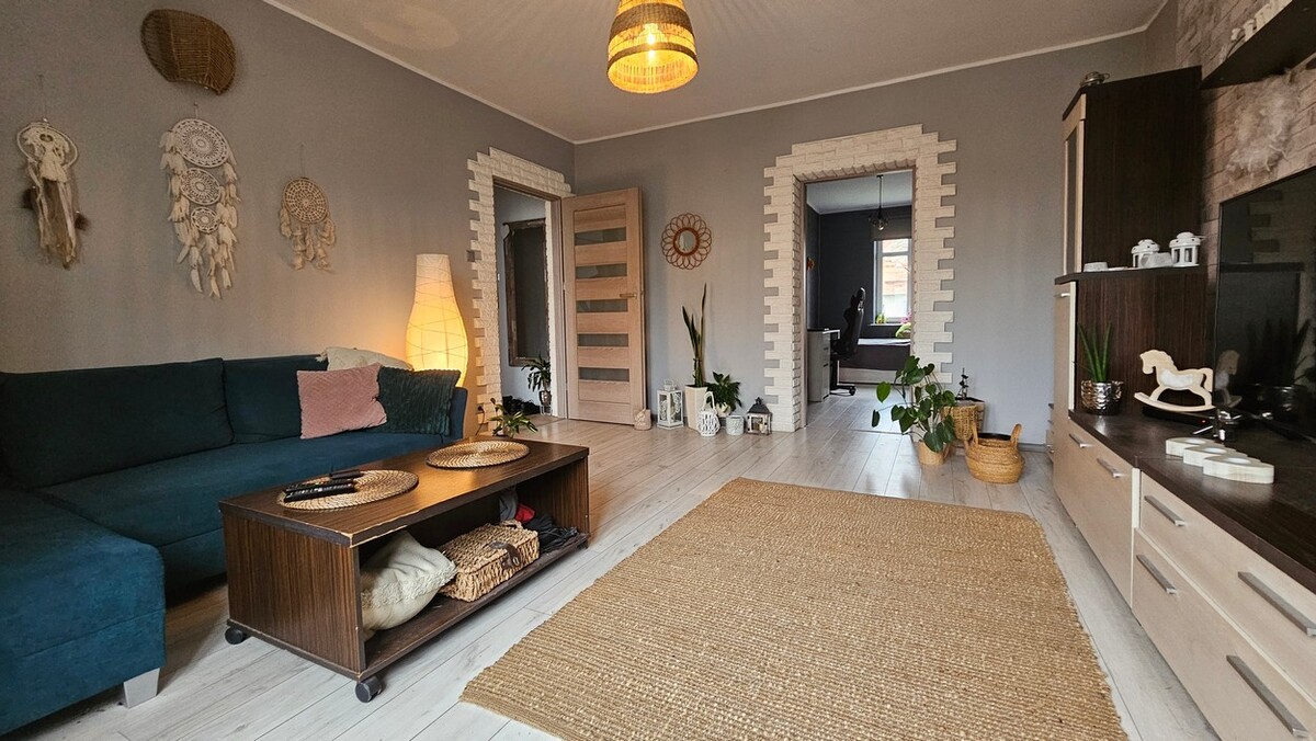 Elbląg BIURO NIERUCHOMOŚCISZULC& SZULCPowierzchnia mieszkania: 59 m2Garaż: 18 m2Ogródek: ok 100 m2Mieszkanie na