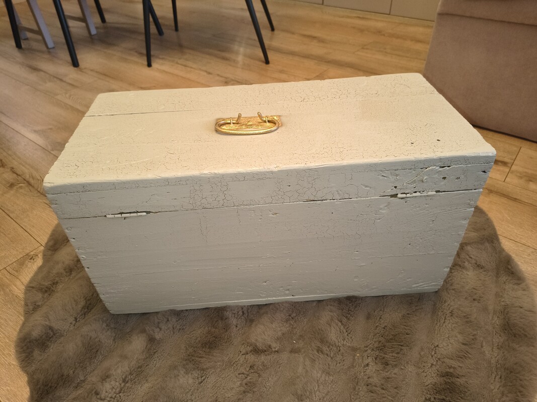 Elbląg Witam serdecznie. Okazjonalnie odsprzedam skrzynię o wymiarach : dł56cm /szer26cm /wys28cm