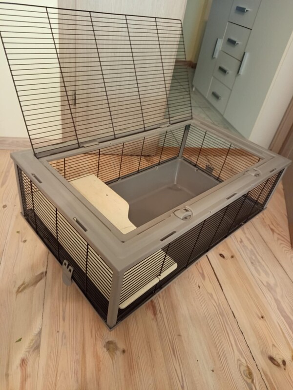 Elbląg Sprzedam klatke o wymiarach 80x47 wysokosc 35 stan bardzo dobry, idealnie nadaje sie dla swinki morskiej,