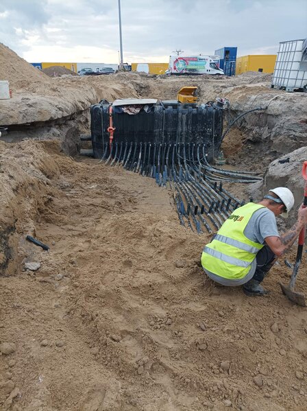 Elbląg Monter / Pomocnik montera sieci sanitarnych zewnętrznychDołącz do dynamicznego zespołu i rozwiń swoją karierę w