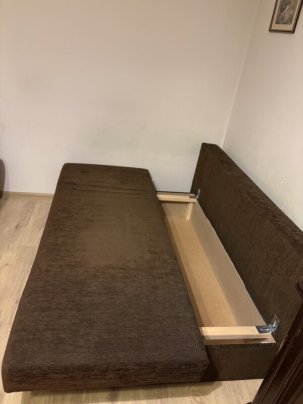 Elbląg Sprzedam wersalkę (sofa) z dwoma fotelami.
Wymiary wersalki po rozłożeniu: 1400x1900
Cena 300zl.