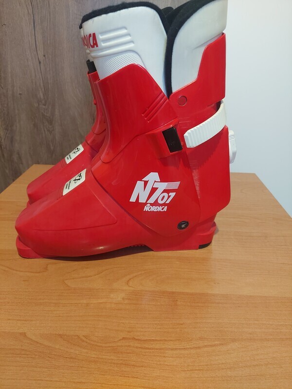 Elbląg Sprzedam buty narciarskie włoskiej firmy Nordica. Rozmiar buta 43,5 - 44 (28 - 28,5 cm). Więcej informacji