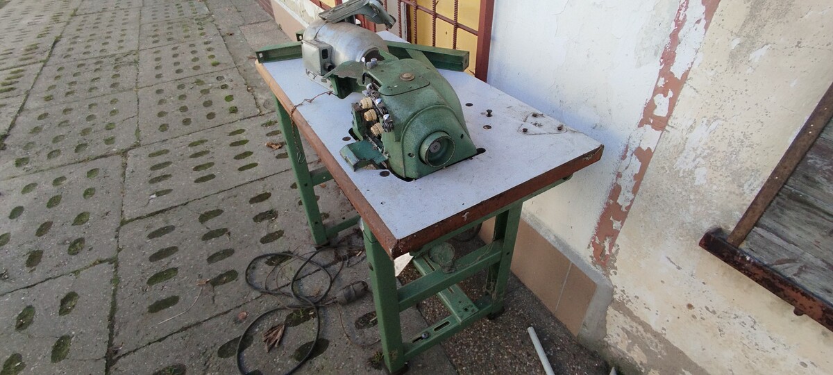 Elbląg Sprzedam overlock 3 nitkowy Textima. Zasilanie 380/220volt Zainteresowany/na ?dzwoń.