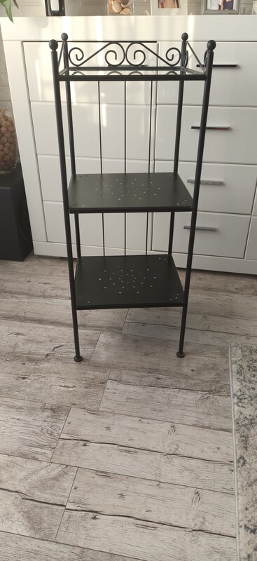 Elbląg Sprzedam regał metalowy IKEA z trzema półkami(górna szklana) cena 100zł oraz kosz na pranie cena 20 zł.