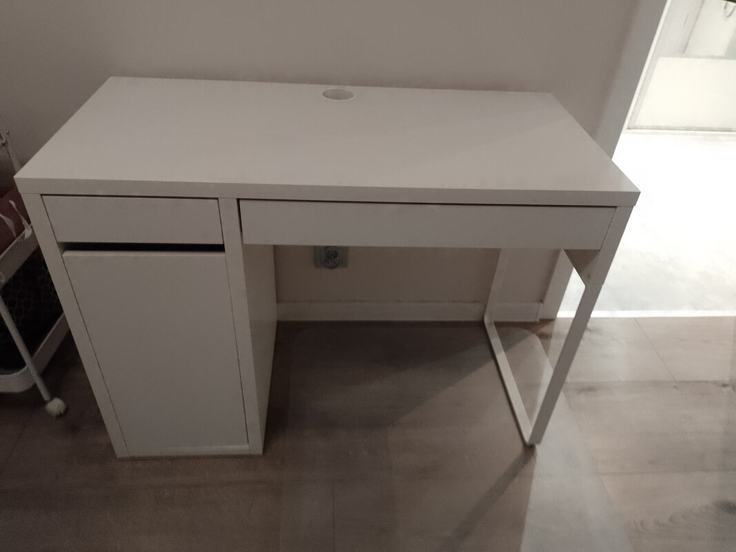 Elbląg Sprzedam biurko 105/75/50 cena 80 zł.