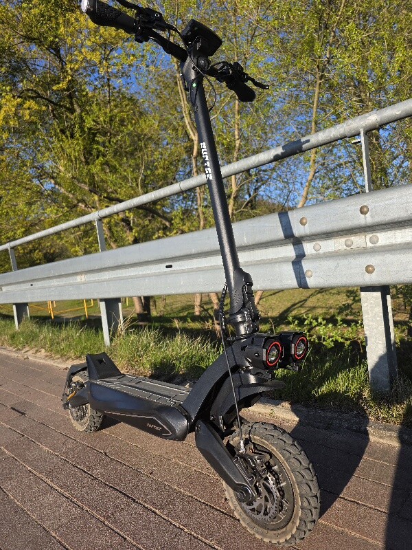 Elbląg Sprzedam niemal nową, mocną hulajnogę elektryczną Ruptor R6V4 (ma miesiąc i przejechane około 150km), wersja