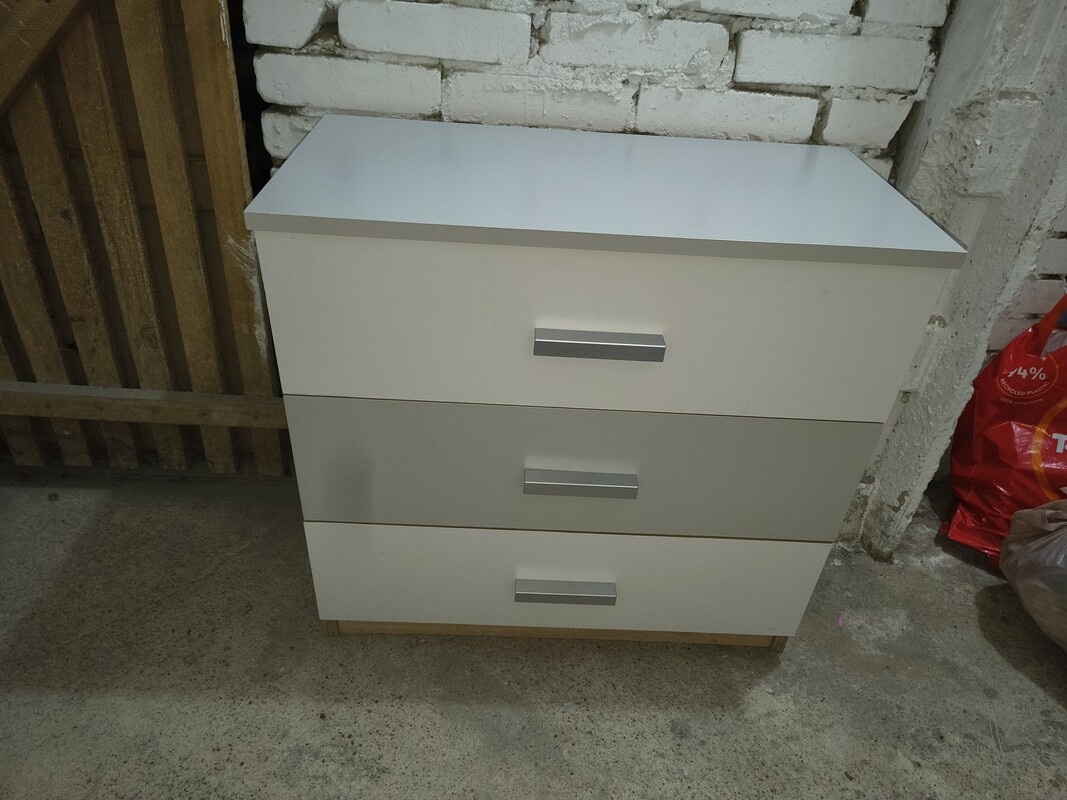 Elbląg Witam. komoda  szuflady w kolorze szaro - białym dąb sonoma  wymiary komory  : 71cm/69cm/35cm cena 70 zł