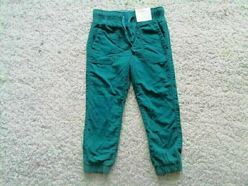 Elbląg NOWE z metkąSpodnie joggery H& M, unisex, sztruksowe, ocieplane, miękkie i wygodne w zakładaniu, idealne na