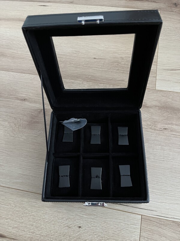 Elbląg Szkatułka na zegarki AURIOL, nowa nie używana kolor czarny. Pojemność na 6 sztuk zegarków. Idealna do