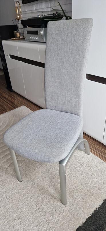 Elbląg Sprzedam 4 krzesła widoczne na zdjęciu. Wysokie oparcie, dobrze podpiera plecy. Cena dotyczy 1 sztuki. Odbiór