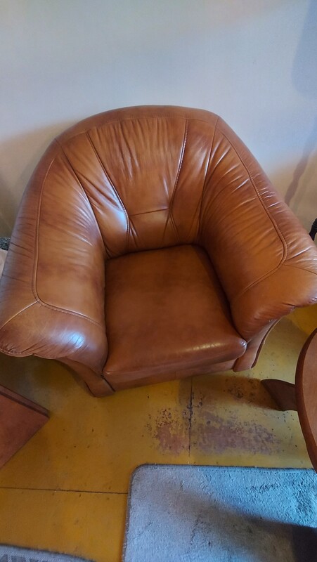 Elbląg Witam 
Pilnie sprzedam narożnik z funkcją spania i pojemnikem na pościel, ze skóry naturalnej w  b. dobrym