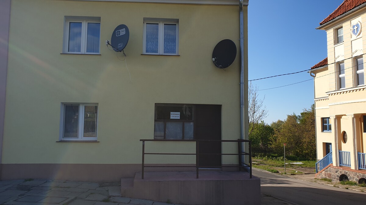 Elbląg Lokal niemieszkalny, po kultowym zakładzie fryzjerskim pana Kazika.     Lokal mieści się na parterze