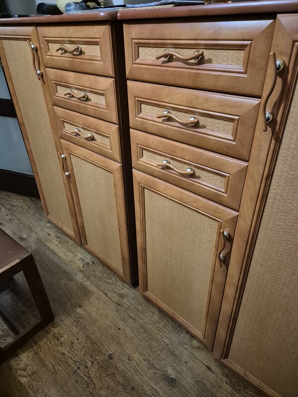 Elbląg Oddam 2 komody. Wys 123cm, szer 93cm, gł. 48cm w dobrym stanie. Zniesienie z drugiego piętra i transport w