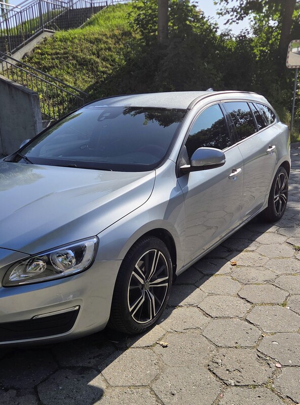 Elbląg Sprzedam VOLVO V60 2017r.2.0D skrzynia automat 190KM. Auto zadbane serwisowane.