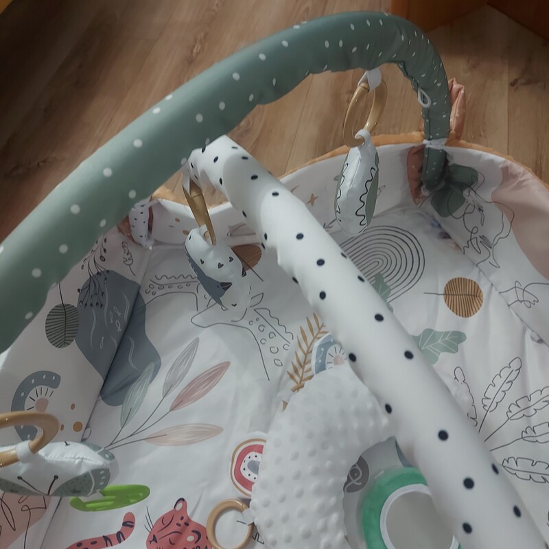 Elbląg Sprzedam mate, plac zabaw dla maluszka. Mata dwustronna, spokojne kolory, szeleszczące i grzechoczące zawieszki