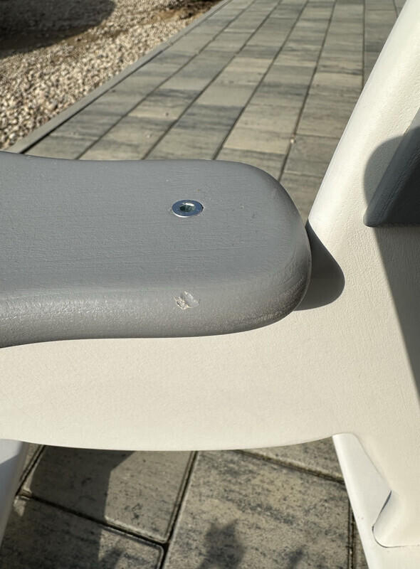 Elbląg Konik na biegunach Caramella, widoczne normalne ślady użytkowania.