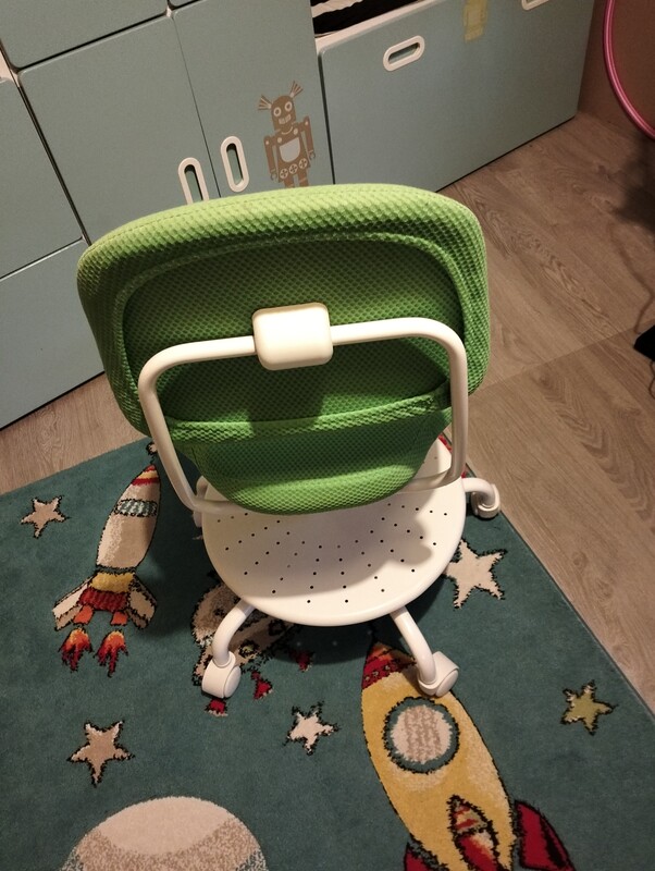 Elbląg Sprzedam fotel dziecięcy IKEA jest bardzo stabilny z regulowanym siedziskiem oraz oparciem. Fotel jest czysty w