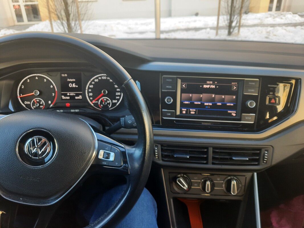 Elbląg Sprzedam Volkswagen Polo VI (rocznik 2018) kolor biały metalizowany, z silnikiem 1.0 MPI (80 KM), z 5-biegową